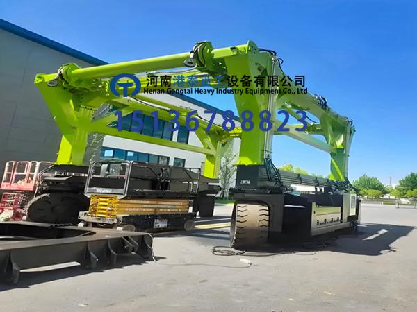 无轨道场地搬运为何优先考虑轮胎式跨运车