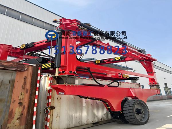 铁路货运站集装箱跨运车，灵活性能比叉车强吗？