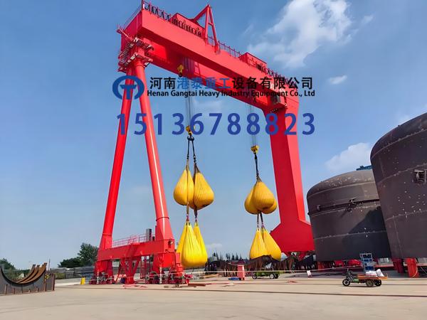 万吨级船舶分段吊装 1600t 门机可行吗